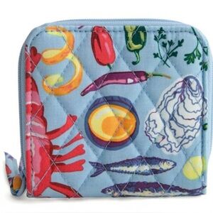 Vera Bradley Essential Small Zip-Around Wallet in Seafood Boil 🍤🦞🥔🍋🦪🌶️🫑🧈